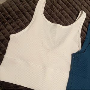 White ribbed power pivot tank